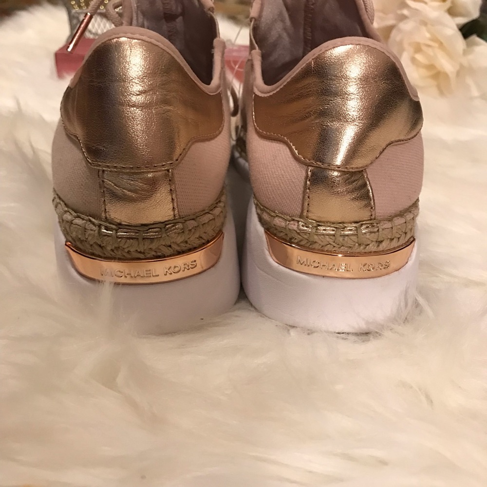 🌸🔥Michael Kors Sneakers soft pink ft.rose gold🔥 - Picture 3 of 8